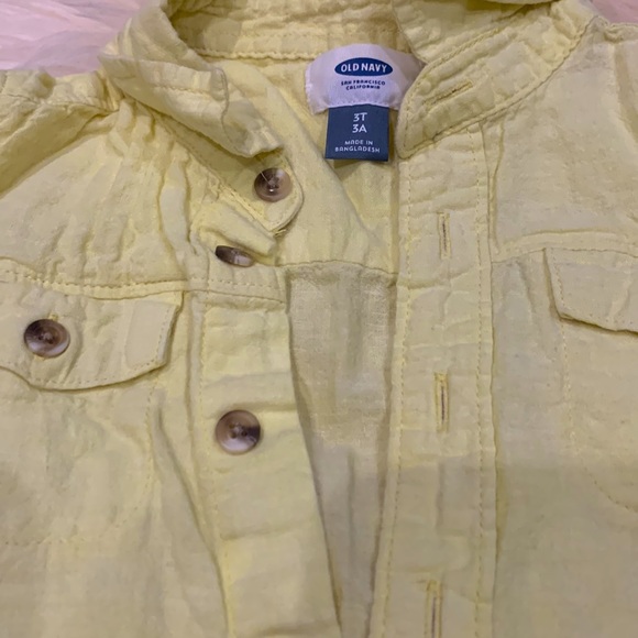 Old Navy Button-Down Toddler Linen Shirt in 3T Yellow - Picture 2 of 5